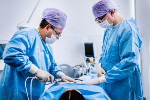 Zabieg liposukcji laserowej fot. Lipoline