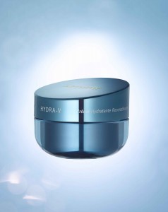 Artistry Hydra V product shot - Replenishing Moisture Cream 50ml. The full size image is available by clicking on the renditions icon under the asset thumbnail and downloading the file titled "FULL SIZE IMAGE"