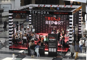; "Trend Report Jesien 2015" z cyklu Sephora Hot Trends - rezentacja najnowszych trendow w makijazu, pielegnacji i zapachach (02-04.10.2015), popoludnie z gwiazdami (2.dzien, sobota), C.H. Arkadia, Warszawa, 2015.10.03; fot. J. Maciej Goliszewski / EPOKA