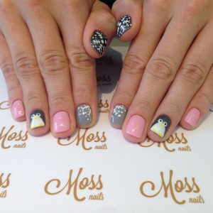 świąteczny manicure Moss 2