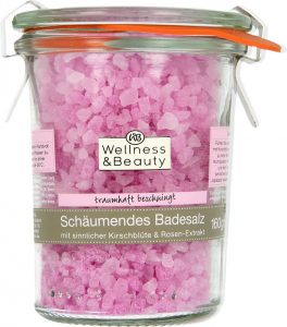 Wellness Beauty sól do kąpieli z ekstraktem z wiśni i róży